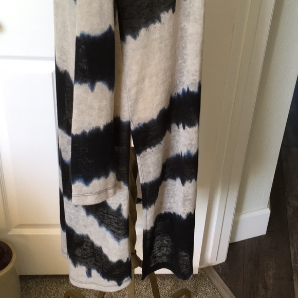 Rebecca Elliot Size M long cardigan. - Picture 3 of 8